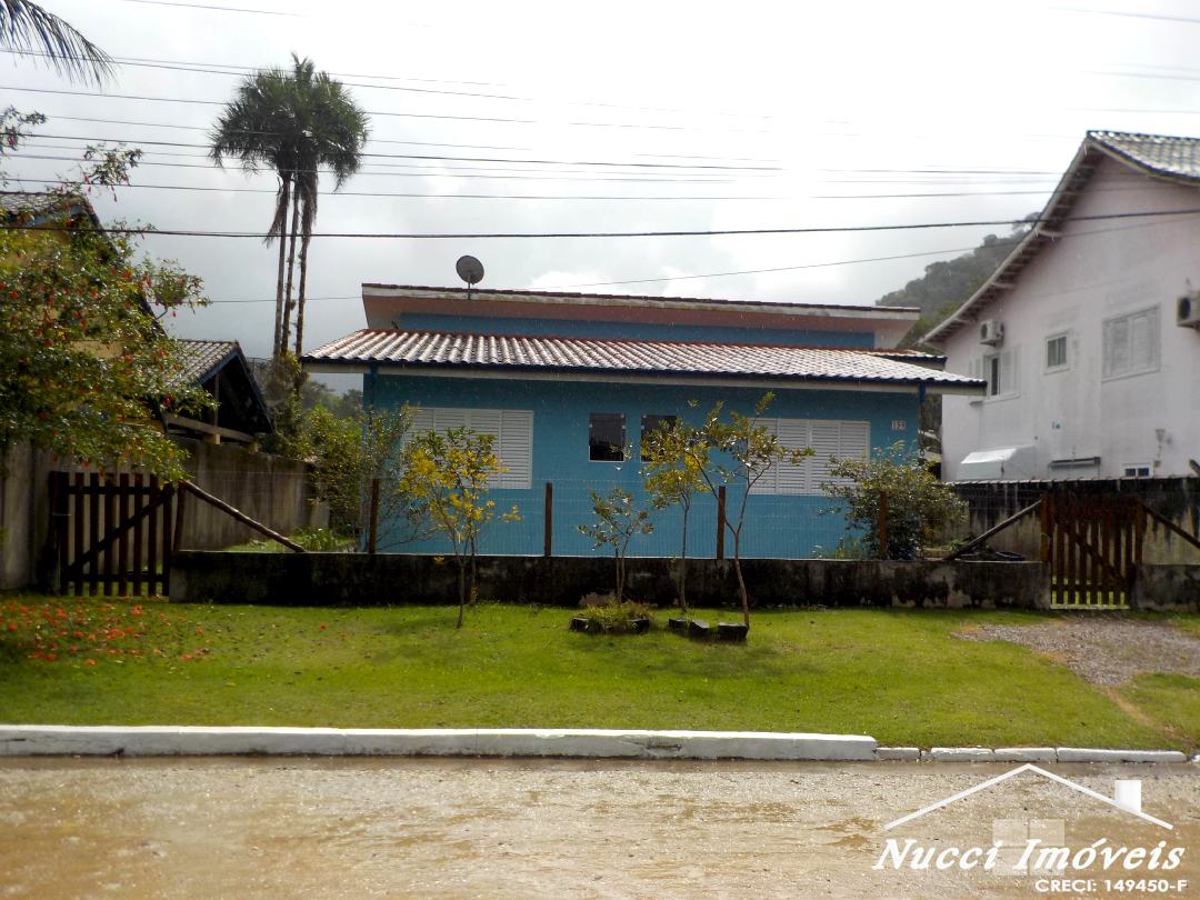Sua casa no campo pertinho da praia