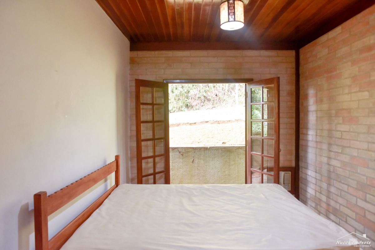 Casa entre a mata e o mar