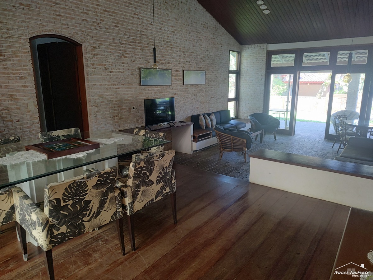 Ótima casa na domingas dias a 180 mts da areia