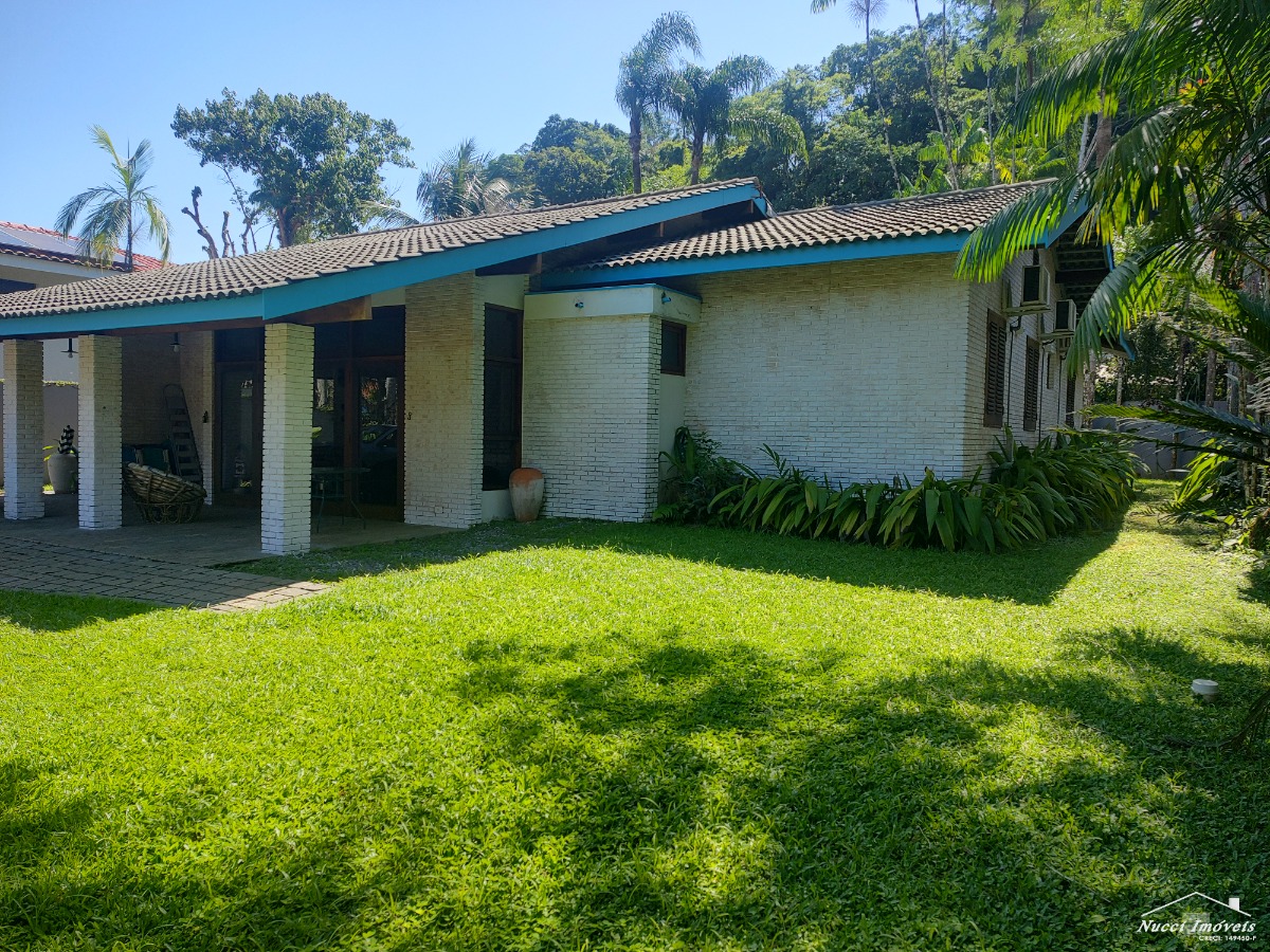 Ótima casa na domingas dias a 180 mts da areia